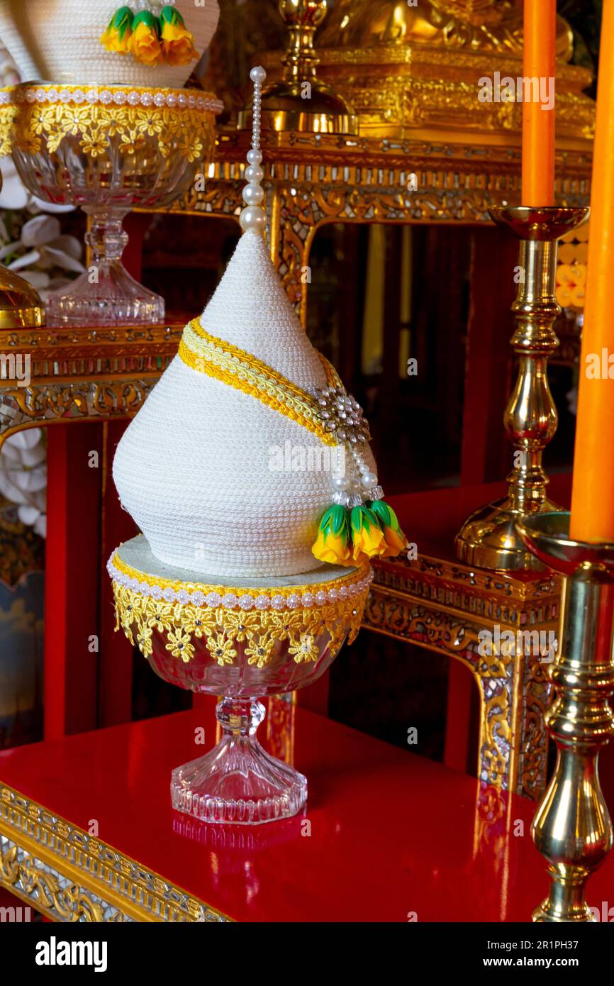 Religiöse Objekte in Wat Saket, Tempel des Goldenen Berges, Wat Saket Ratcha Wora Maha Wihan, Bangkok, Thailand, Asien Stockfoto