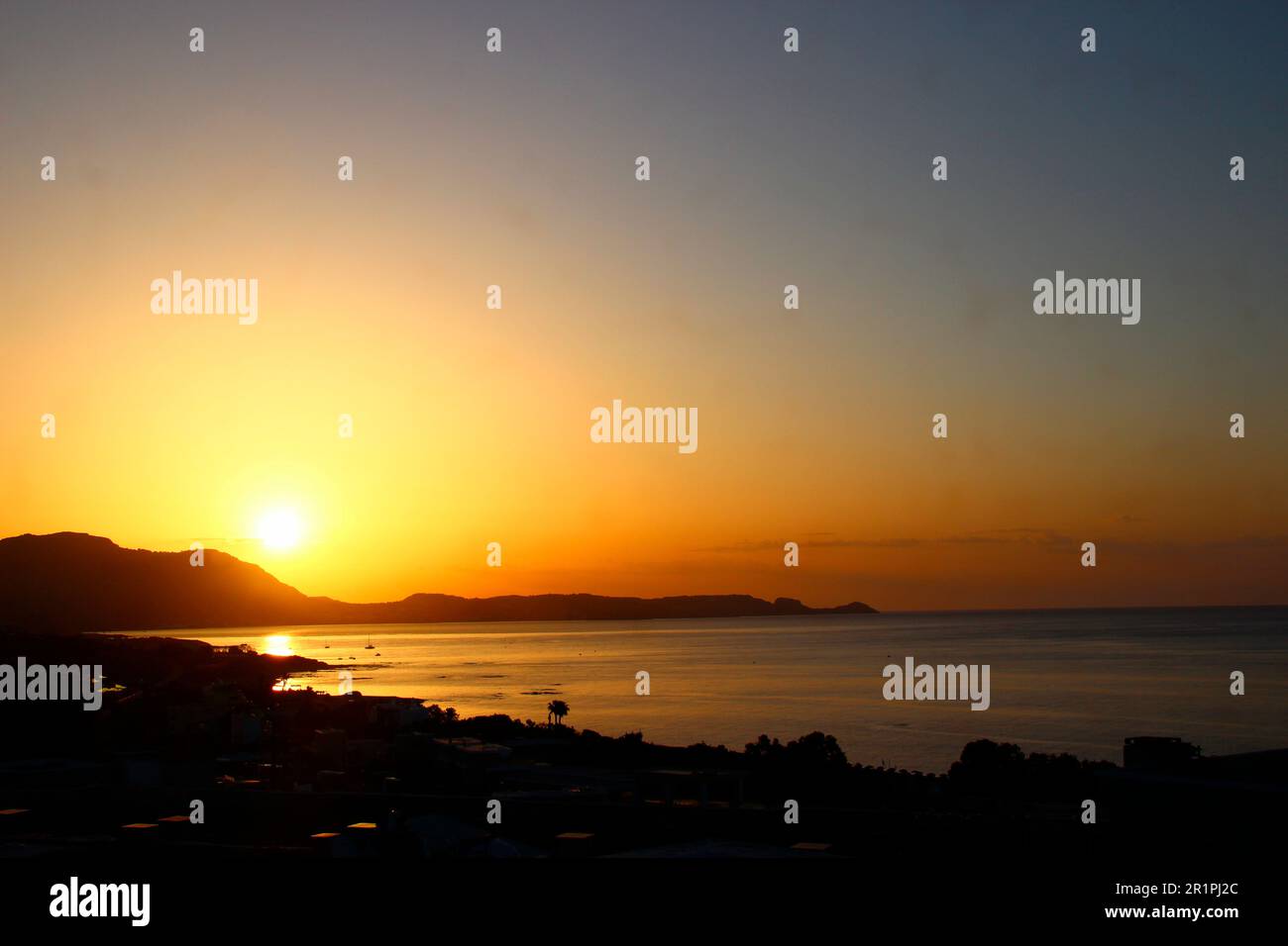 Blick auf den Sonnenaufgang, Strand, Küste, Meer, Kiotari, Rhodos, Griechenland Stockfoto