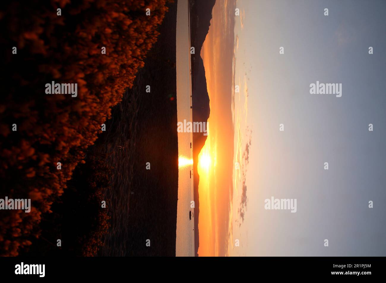 Sonnenaufgang am Strand in der Nähe von Kiotari, Rhodos, Griechenland Stockfoto