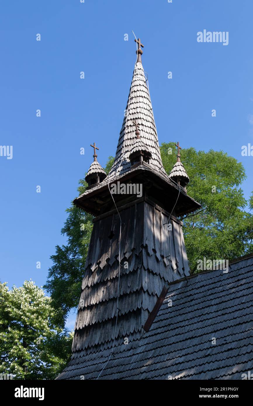 Das Dorfmuseum im King Michael I Park, Bukarest, Rumänien. Eine Sammlung rekonstruierter historischer Gebäude. Siebenbürgische Kirche. Stockfoto