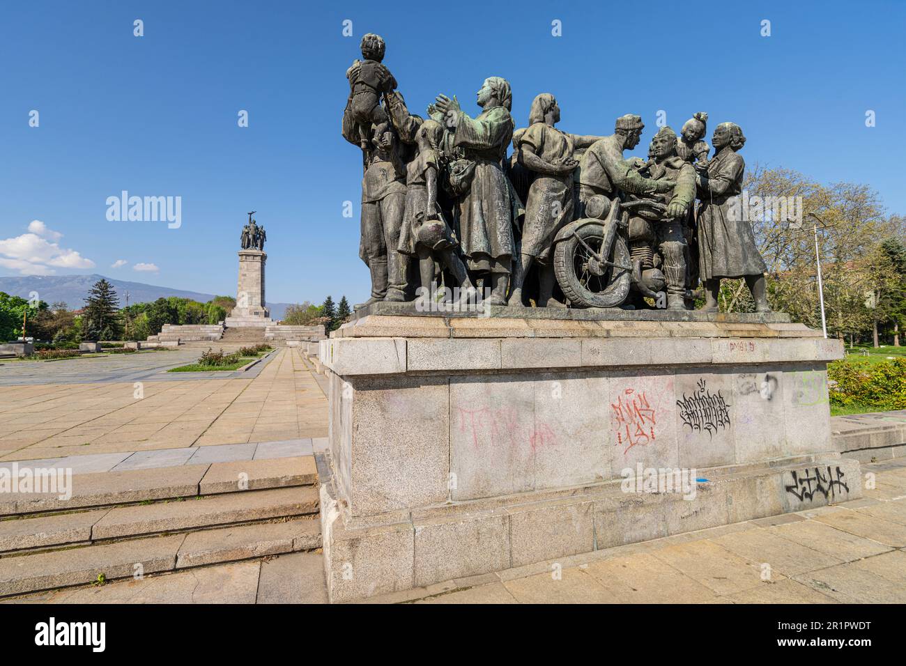 Sofia, Bulgarien. Mai 2023. Blick auf das Denkmal der Sowjetarmee in einem Park im Stadtzentrum Stockfoto