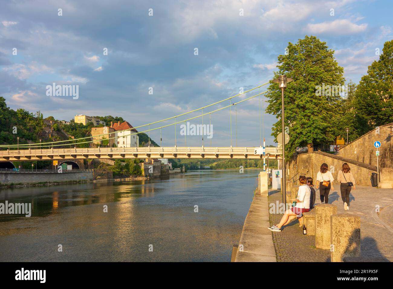 Passau, Donau (Donau), Schloss Niederhaus Veste, Brücke Prinzregent-Luitpold-Brücke in Niederbayern, Bayern, Deutschland Stockfoto