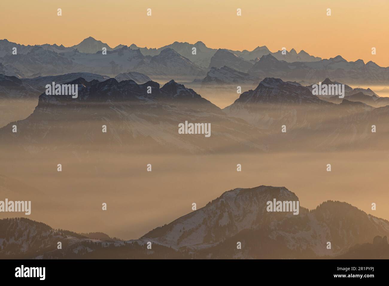 Blick von Säntis auf die Berner Alpen, Appenzell, Schweiz Stockfoto