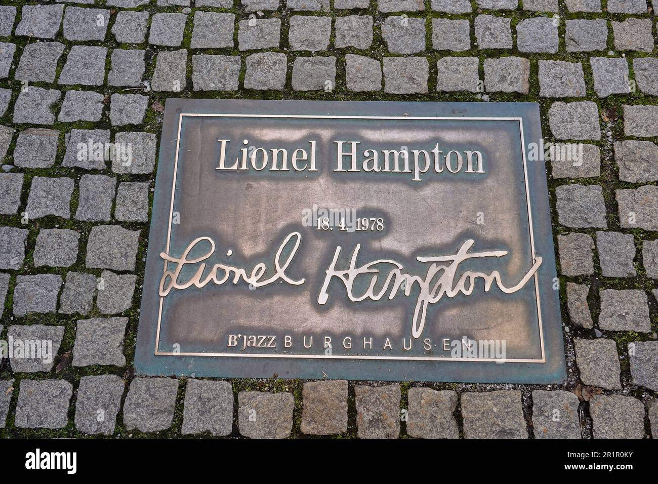 Deutschland, Bayern, Oberbayern, Altötting County, Burghausen, Old Town, International Jazz Week, Street of Fame, unterschriebene Reliefplatte, Lionel Hampton Stockfoto