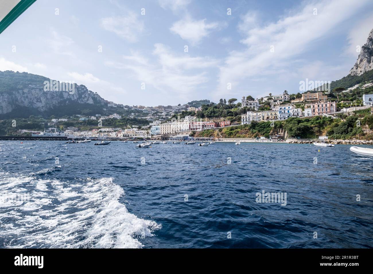 Bootsfahrt mit Blick auf Marina Grande, Capri Island, Golf von Neapel, Kampanien, Italien, Europa Stockfoto