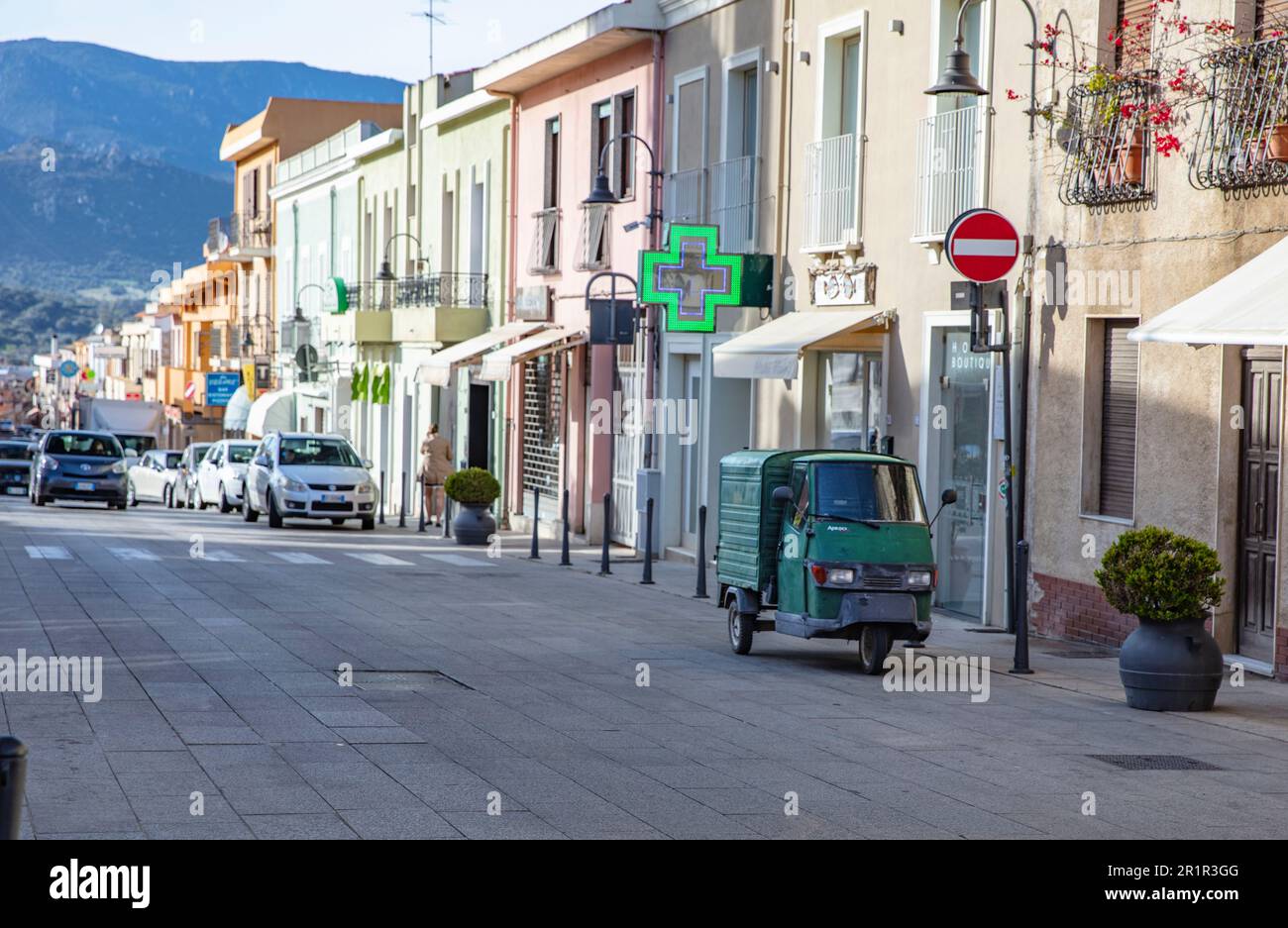 Italien, Sardinien, Straße, kleines Transportfahrzeug im Hafen von Arbatax, Stockfoto