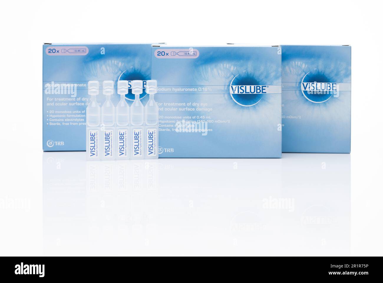 CHONBURI, THAILAND-3. MAI 2023: Vislube knstliche Trnen.  Schmieraugentropfen in Kunststoffrhrchen und blauer Verpackung.  Natriumhyaluronat-Augentropfen Stockfotografie - Alamy