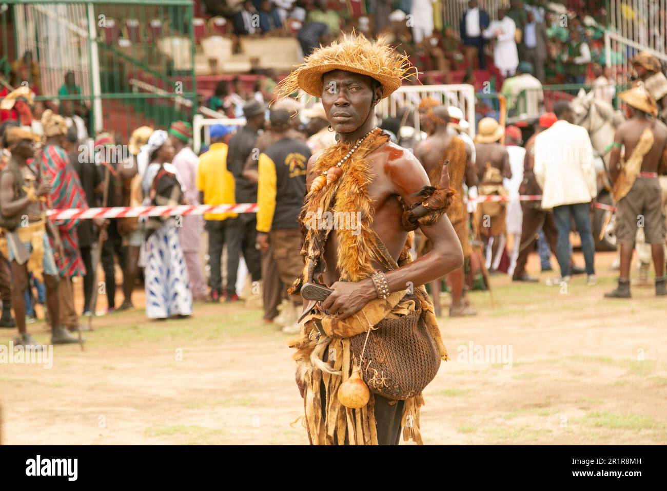 Jos, Nigeria. 12. Mai 2023 Ein galanter Soldat des Nzem-Berom-Kriegers auf dem Festivalgelände, Jos, Plateau State, Nigeria. Stockfoto