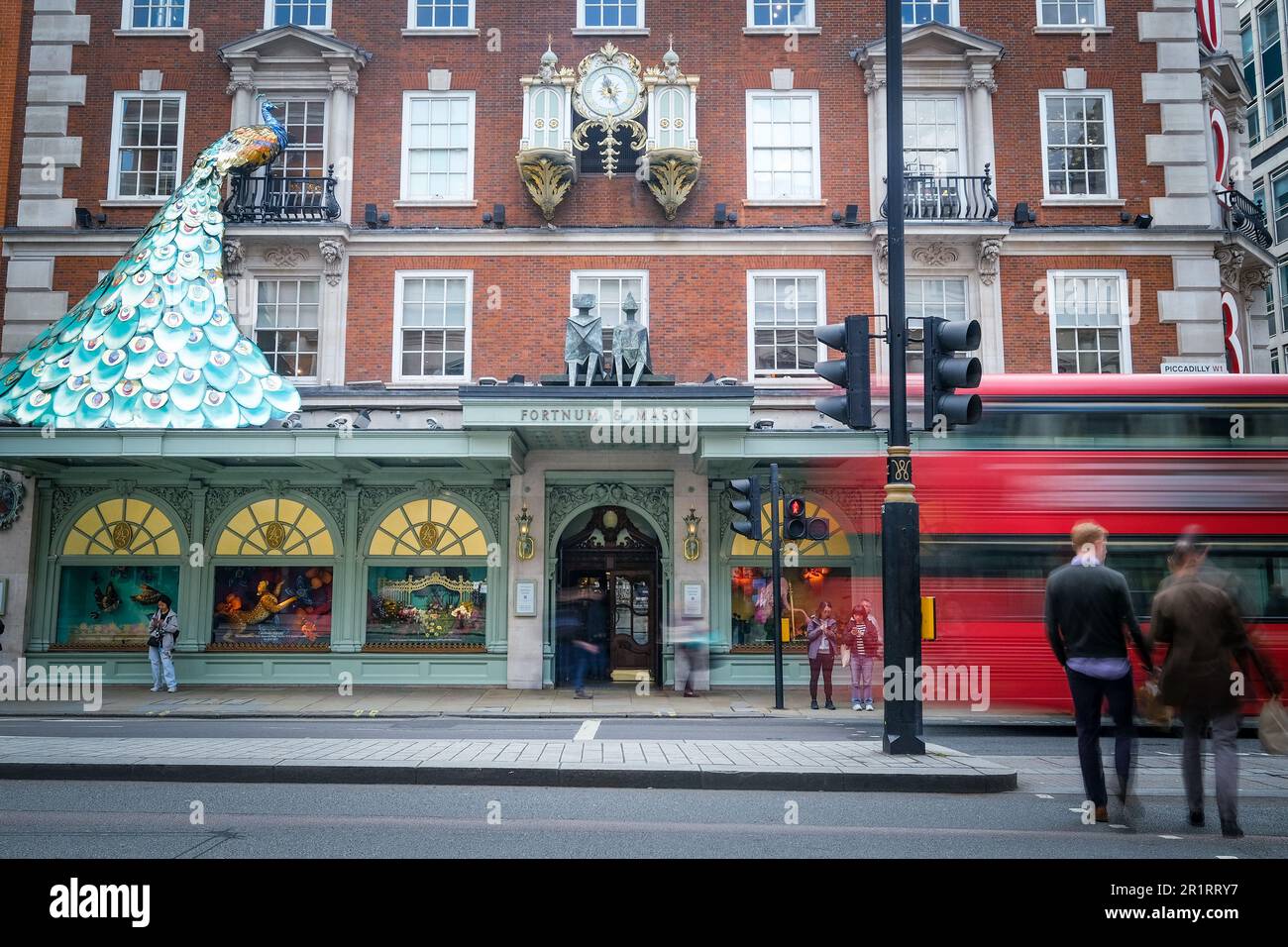 London - Mai 2023: Fortnum & Mason, ein gehobenes Kaufhaus in Piccadilly, London. Stockfoto
