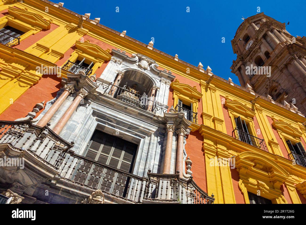 Traditionelle spanische Architektur im Zentrum von Malaga, einer großen Stadt in der Provinz Malaga, Andalusien, Südspanien. Stockfoto