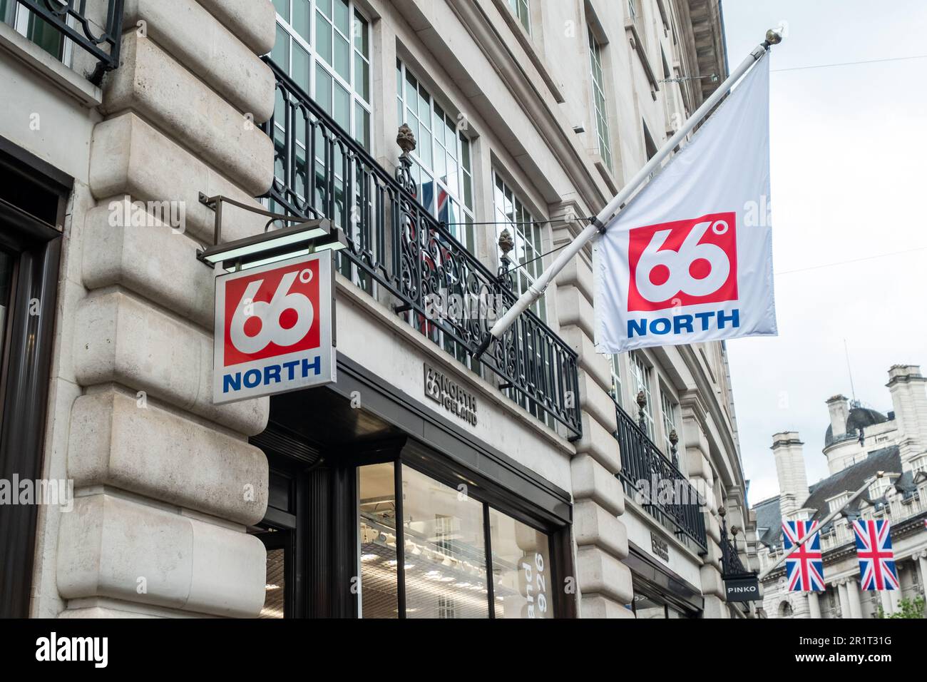 London - Mai 2023: 66 North Shop in der Regent Street, einer isländischen Bekleidungsmarke Stockfoto