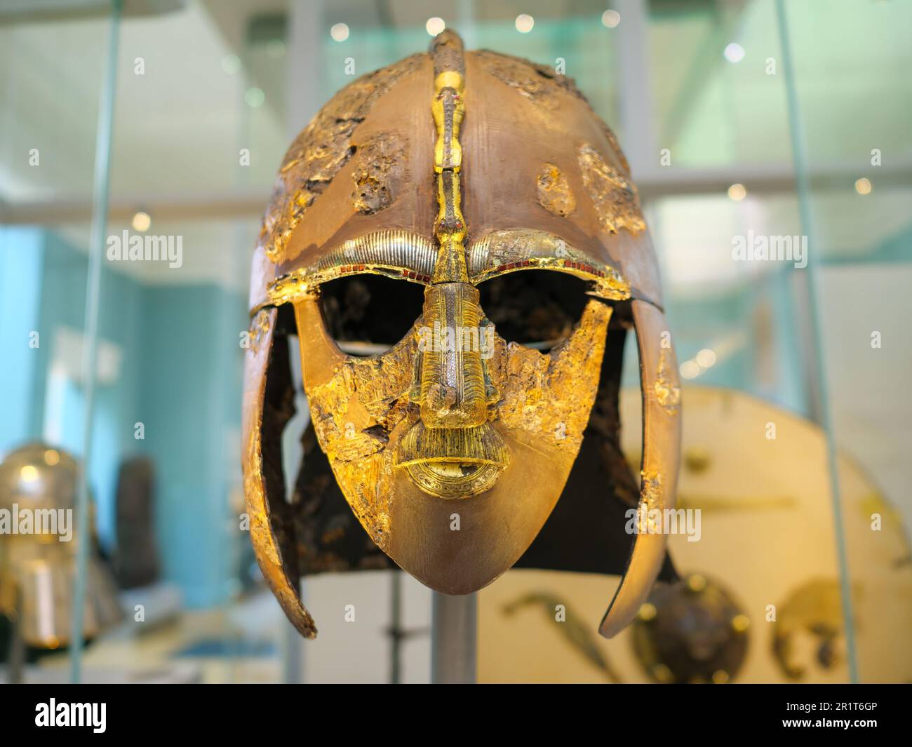 Die Sutton Hoo Helm aus Angle-Saxon Schiff vergraben in AD600, das British Museum, London, UK Stockfoto