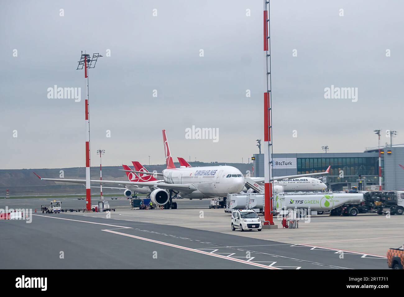 Flugzeuge der Turkish Airlines haben an den Toren angedockt, neuer Flughafen Istanbul, Istanbul, Türkei Stockfoto