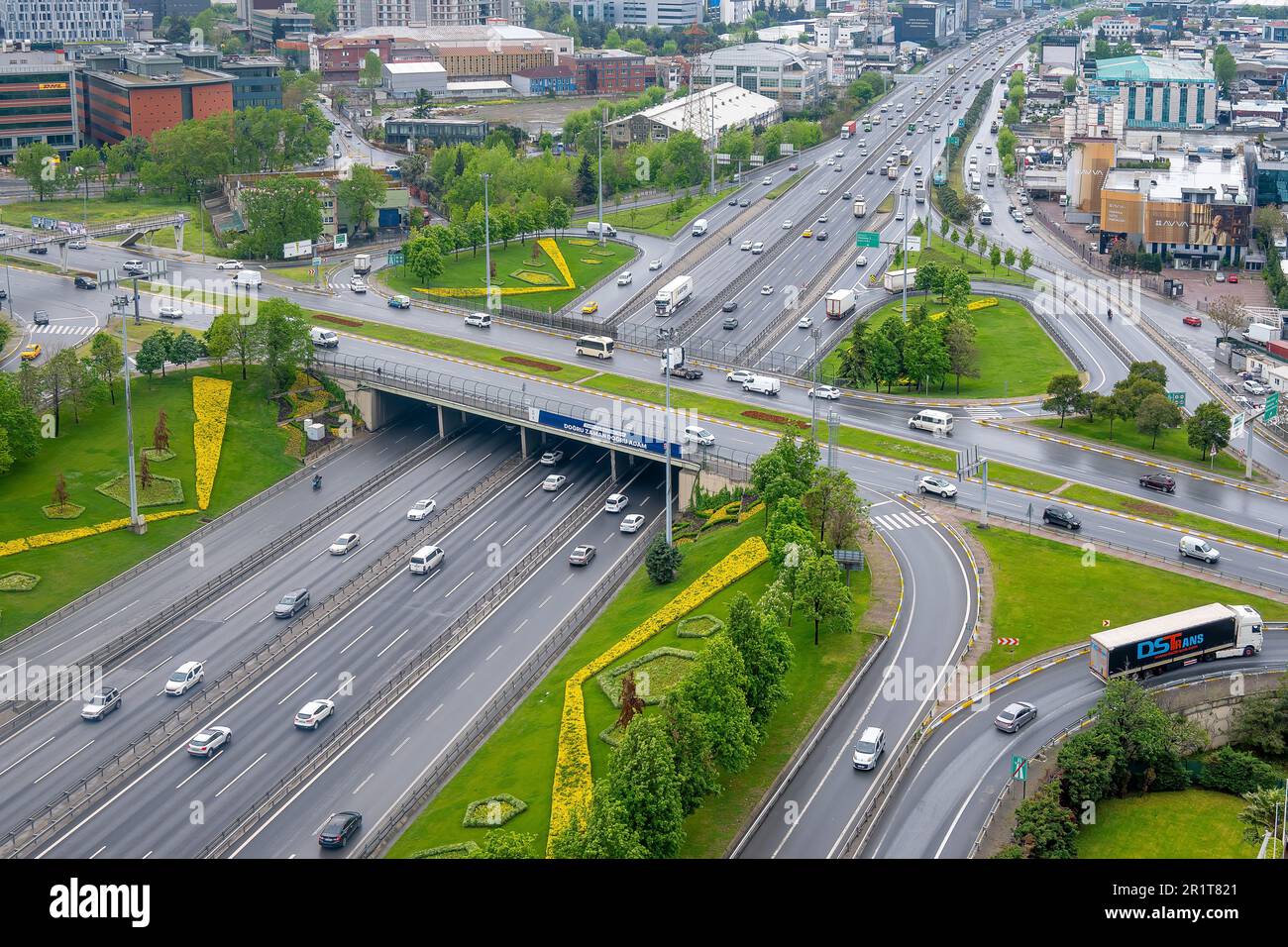 Zincirlikuyu und Gayrettepe District in istanbul. Wolkenkratzer, Einkaufszentrum und Wohnhäuser in Zincirlikuyu, einem der bevölkerungsreichsten Finanzviertel Stockfoto