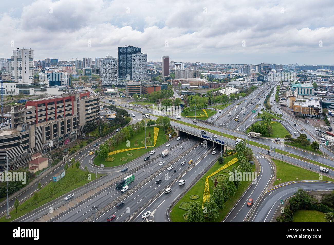 Zincirlikuyu und Gayrettepe District in istanbul. Wolkenkratzer, Einkaufszentrum und Wohnhäuser in Zincirlikuyu, einem der bevölkerungsreichsten Finanzviertel Stockfoto