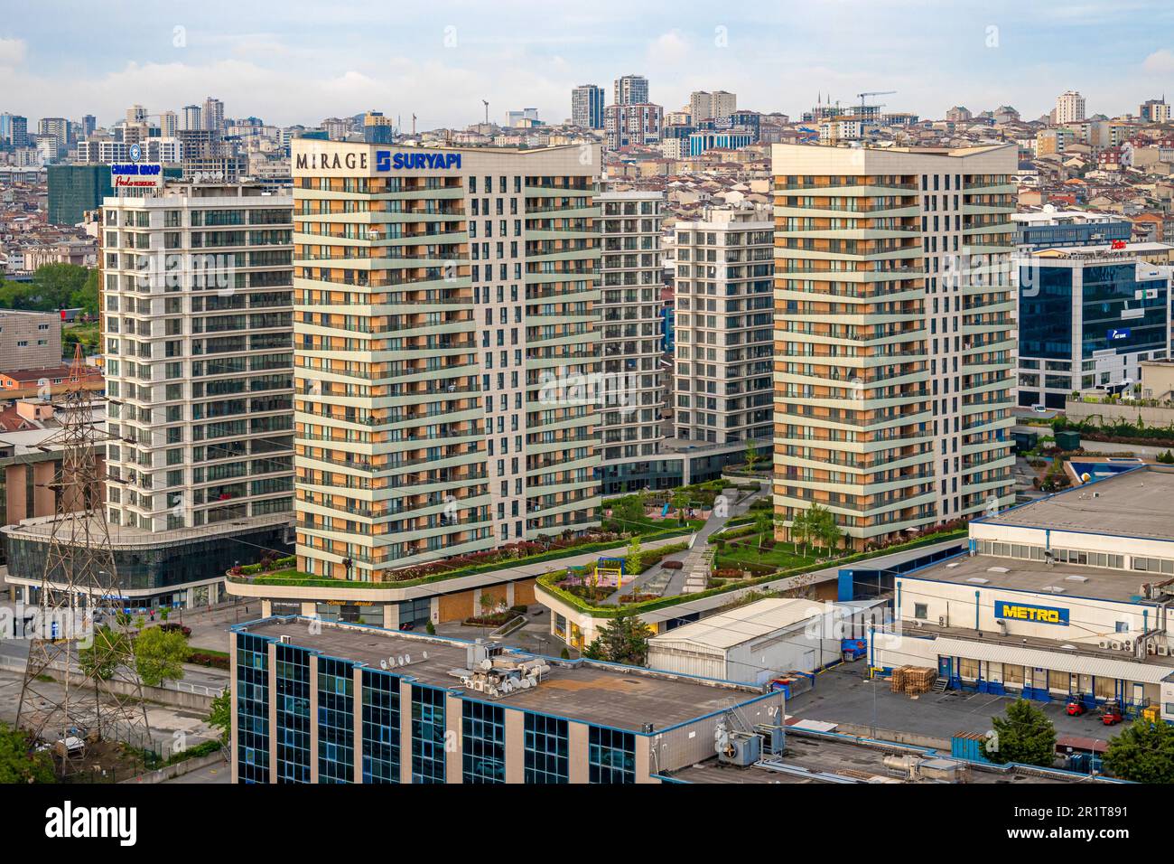 Zincirlikuyu und Gayrettepe District in istanbul. Wolkenkratzer, Einkaufszentrum und Wohnhäuser in Zincirlikuyu, einem der bevölkerungsreichsten Finanzviertel Stockfoto