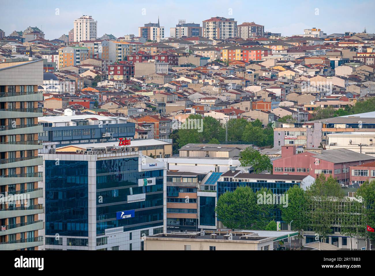 Zincirlikuyu und Gayrettepe District in istanbul. Wolkenkratzer, Einkaufszentrum und Wohnhäuser in Zincirlikuyu, einem der bevölkerungsreichsten Finanzviertel Stockfoto