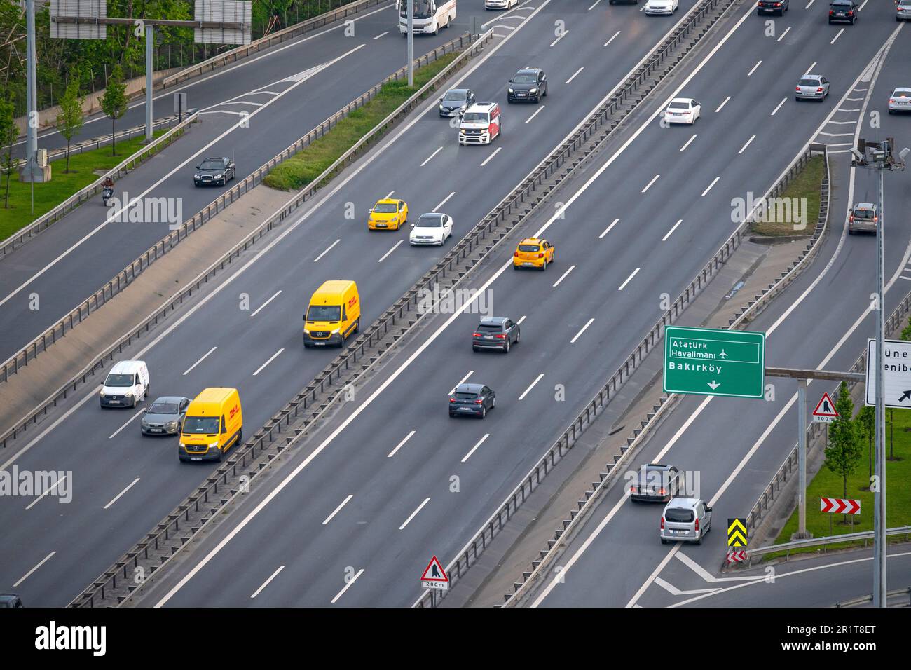 Zincirlikuyu und Gayrettepe District in istanbul. Wolkenkratzer, Einkaufszentrum und Wohnhäuser in Zincirlikuyu, einem der bevölkerungsreichsten Finanzviertel Stockfoto