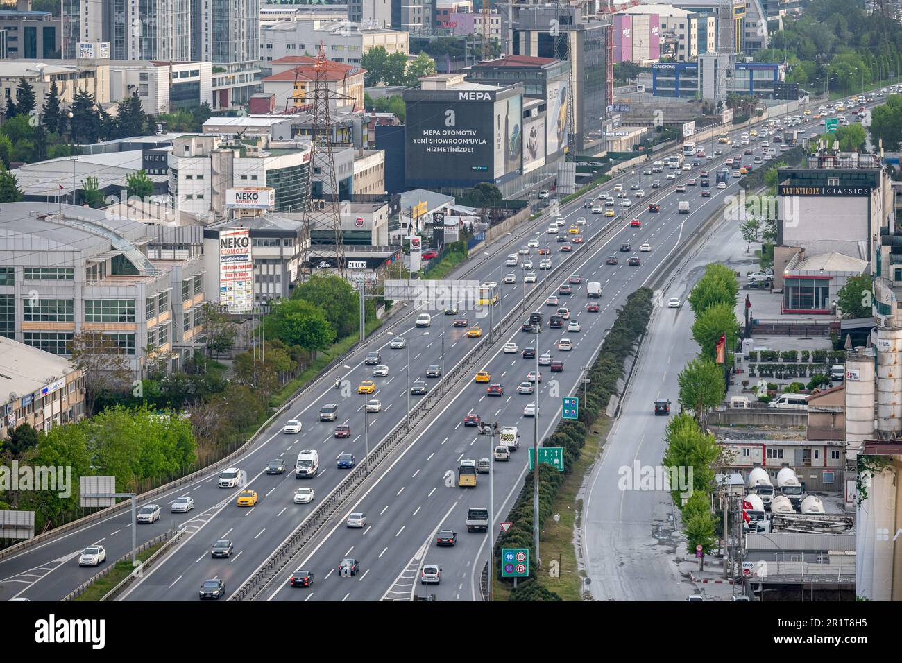 Zincirlikuyu und Gayrettepe District in istanbul. Wolkenkratzer, Einkaufszentrum und Wohnhäuser in Zincirlikuyu, einem der bevölkerungsreichsten Finanzviertel Stockfoto