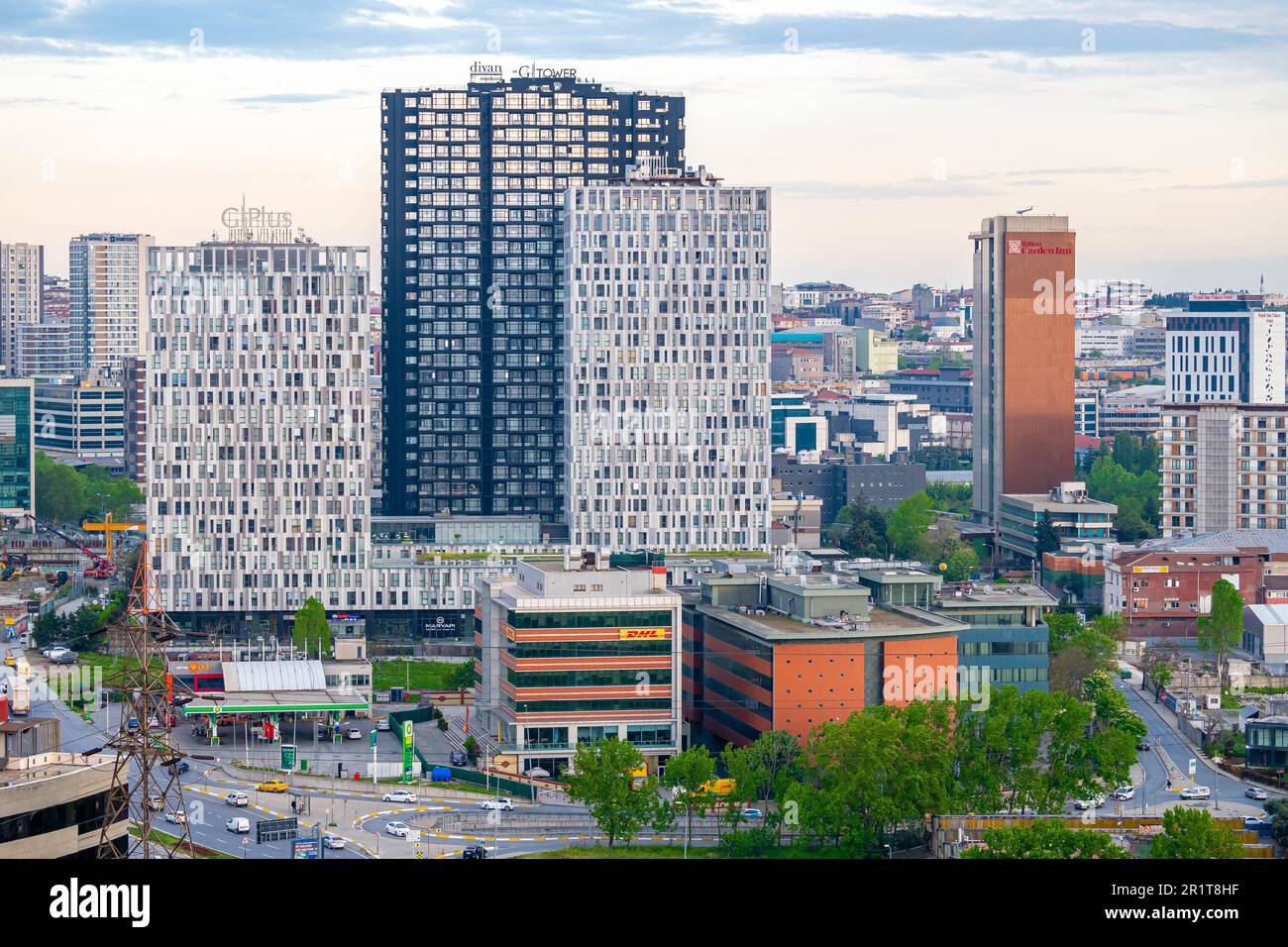 Zincirlikuyu und Gayrettepe District in istanbul. Wolkenkratzer, Einkaufszentrum und Wohnhäuser in Zincirlikuyu, einem der bevölkerungsreichsten Finanzviertel von mir Stockfoto