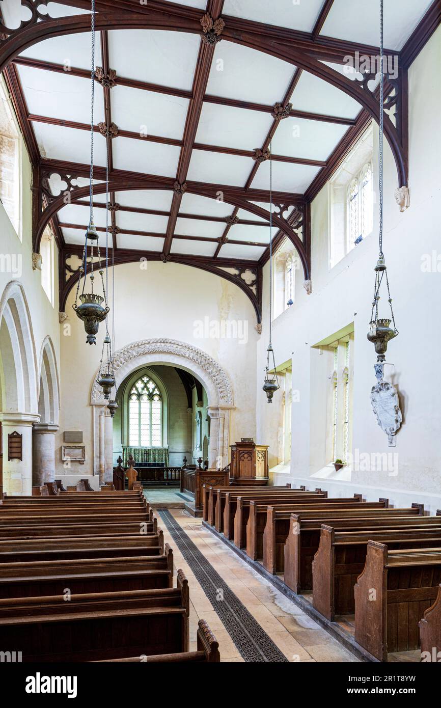 Das Innere der St. Mary's Kirche im Dorf Cotswold in Great Barrington, Gloucestershire, Großbritannien Stockfoto