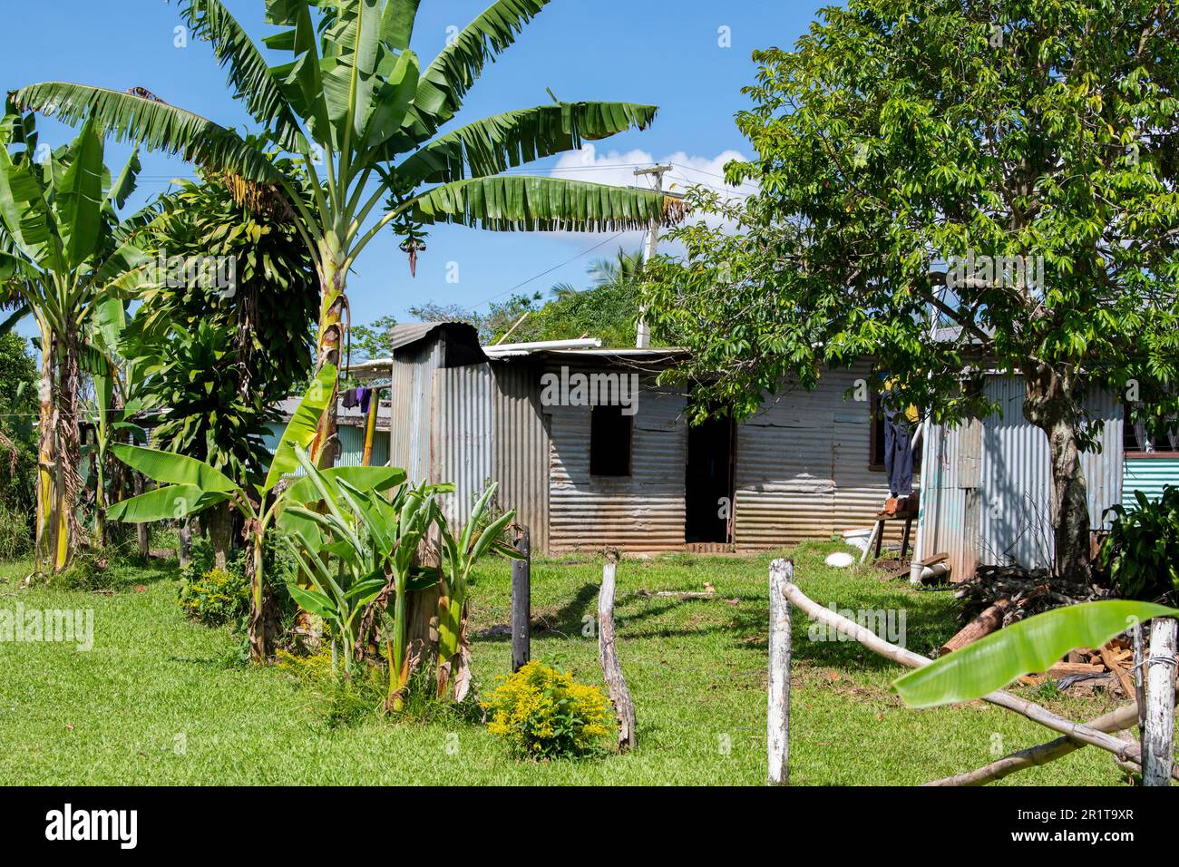 Fidschi, Lautoka, das Dorf Yavuna im Hochland. Typisch ländliches Haus. Stockfoto