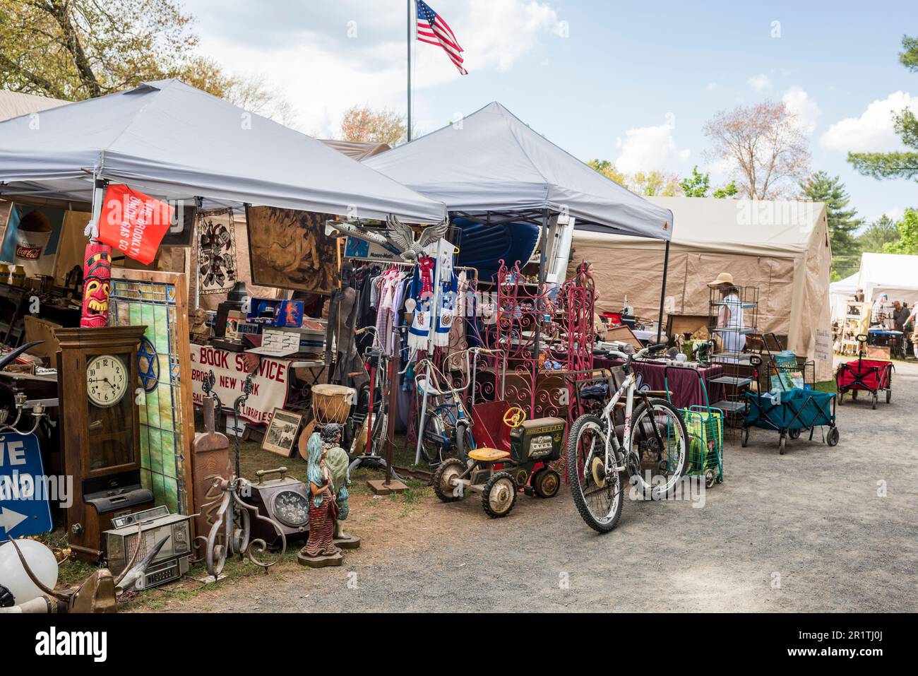 Brimfield, Massachusetts, USA - 12. Mai 2023: Brimfield Antique Fair. Stockfoto