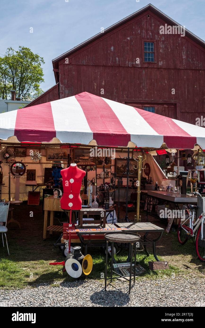 Brimfield, Massachusetts, USA - 13. Mai 2023: Brimfield Antique Fair. Stockfoto