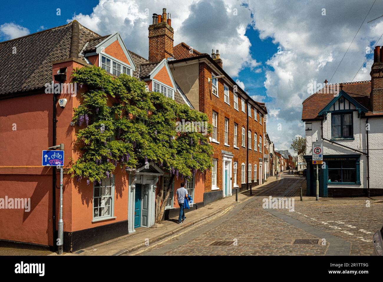 Road Norwich UK - attraktive Häuser in der historischen Norwich Lanes. Pink House ist 95 Road. Norwich Tourismus. Historische Norwich Stockfoto