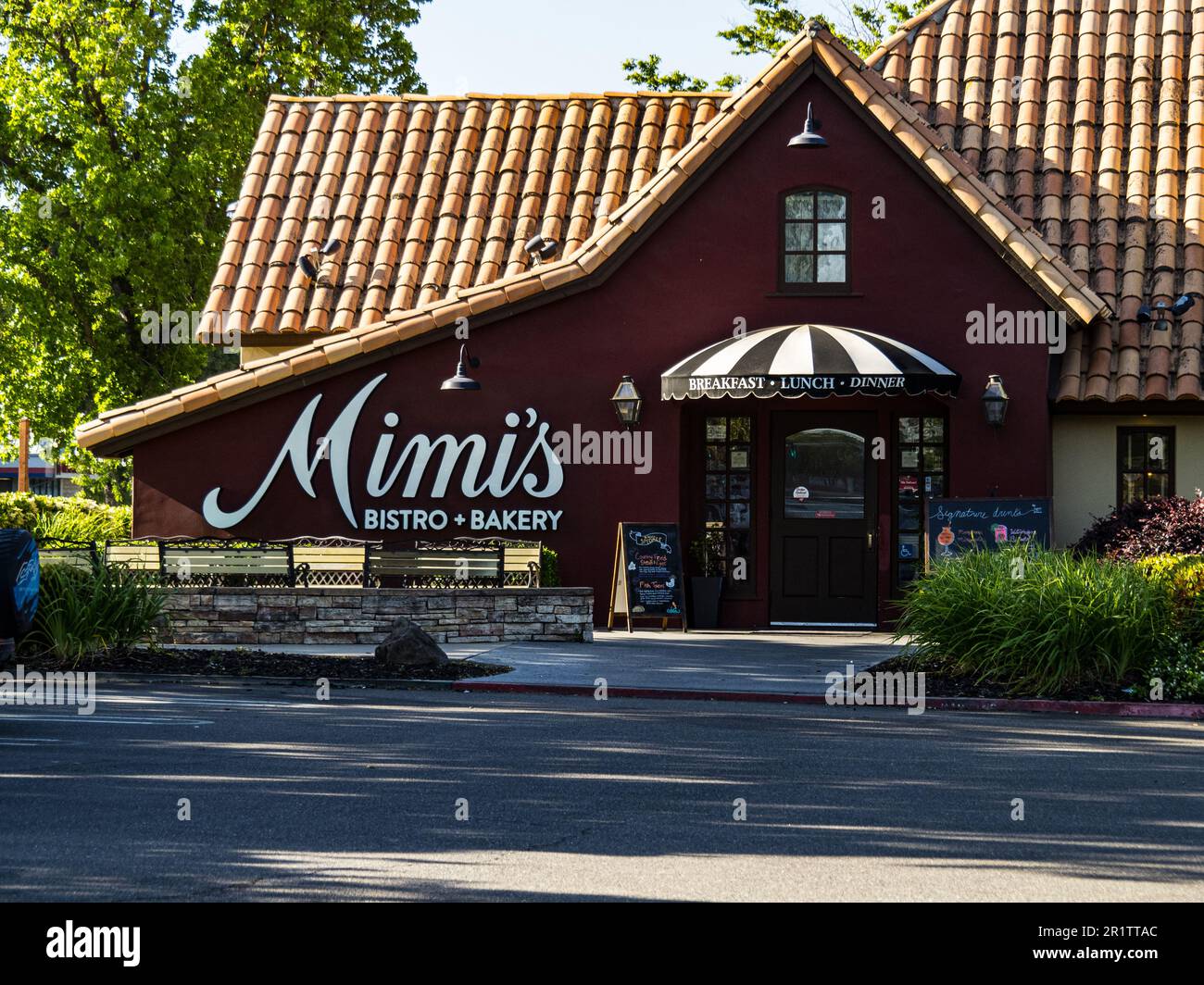 Eine umbenannte Mimi's Bistro and Bakery in Modesto California, USA Stockfoto