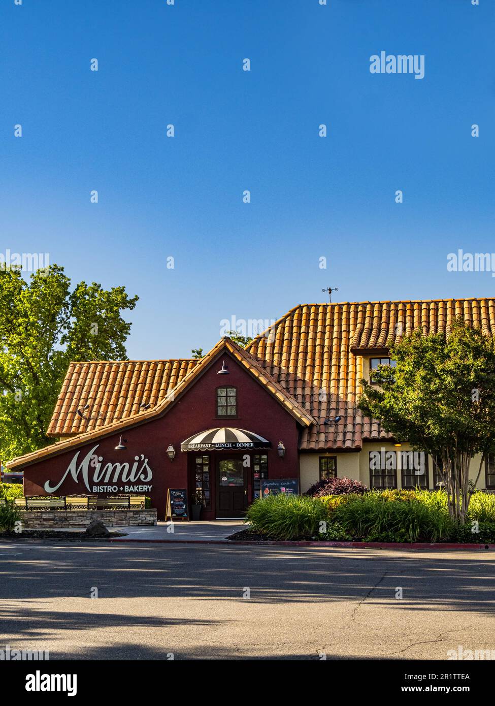 Eine umbenannte Mimi's Bistro and Bakery in Modesto California, USA Stockfoto