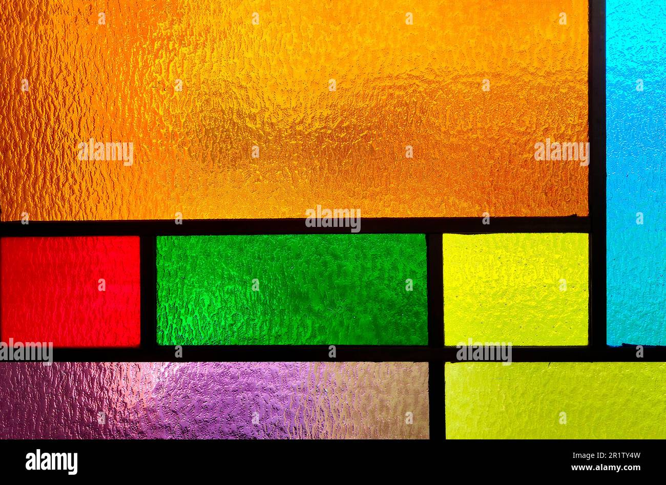 Hintergrund mit einem farbenfrohen rechteckigen Design aus Buntglas Stockfoto