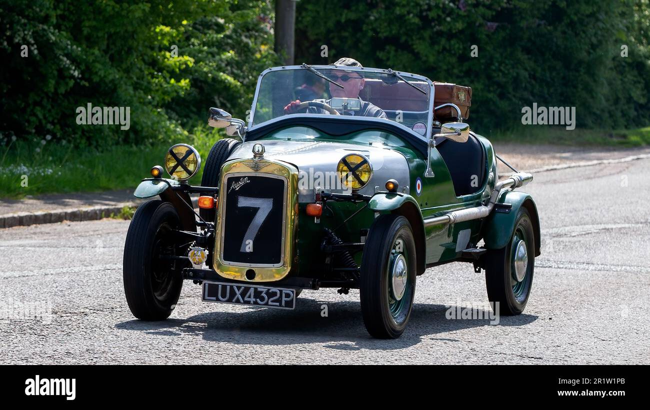 Stoke Goldington, Northants, Großbritannien - Mai 14. 2023. Reliant Kitten mit einem Lomax Body Kit aus dem Jahr 1976, der durch ein englisches Dorf fährt Stockfoto