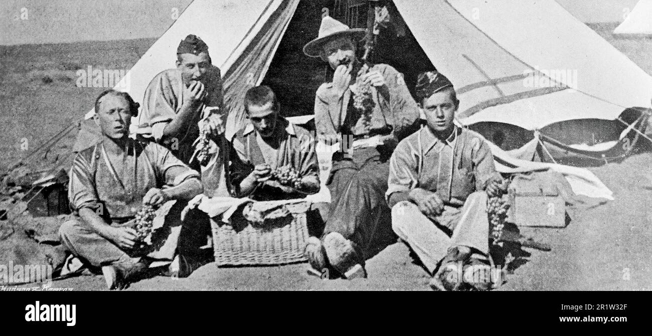 Der Burenkrieg, auch bekannt als der zweite Burenkrieg, der südafrikanische Krieg und der Anglo-Boer-Krieg. Dieses Bild zeigt: Campingluxus: Das Eigentum des Herzog von Edinburgh an der Richmond Road. Originalfoto von ‚Navy and Army‘, c1899. Stockfoto