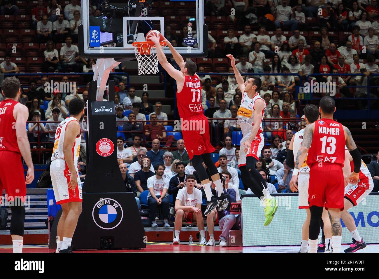 Mediolanum Forum, Assago (MI), Italien, 15. Mai 2023, Johannes Voigtmann (EA7 Emporio Armani Olimpia Milano) während der Playoff - EA7 Emporio Armani Milano vs Carpegna Prosciutto Pesaro - Italienische Basketball Serie A Championship Credit: Live Media Publishing Group/Alamy Live News Stockfoto