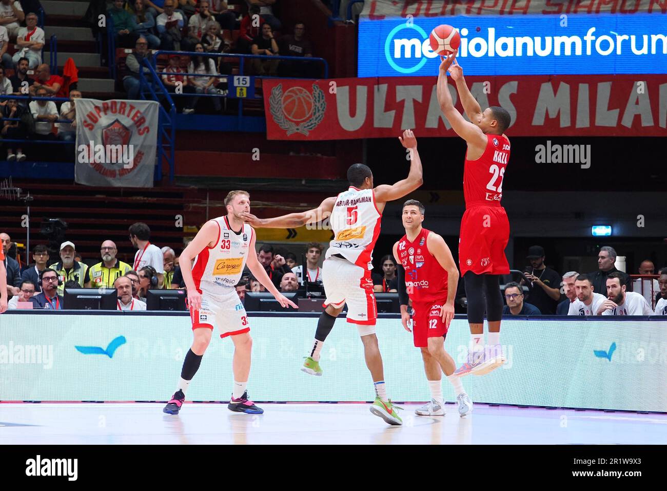 Mediolanum Forum, Assago (MI), Italien, 15. Mai 2023, Devon Hall (EA7 Emporio Armani Olimpia Milano) während Playoff - EA7 Emporio Armani Milano vs Carpegna Prosciutto Pesaro - Italienische Basketball Serie A Championship Credit: Live Media Publishing Group/Alamy Live News Stockfoto