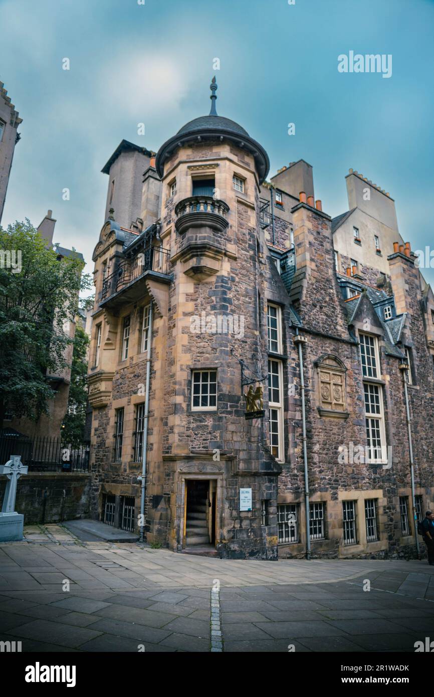 Halten Sie Edinburghs mittelalterlichen Charme in atemberaubenden Fotos fest. Erkunden Sie gotische Architektur, historische Wahrzeichen und lebhafte Festivals. Stockfoto