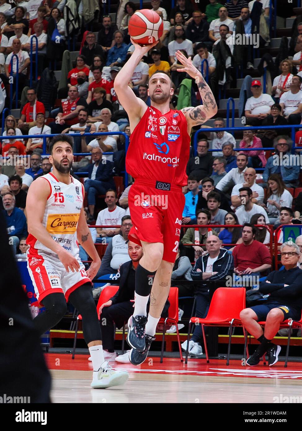 Mediolanum Forum, Assago (MI), Italien, 15. Mai 2023, Tommaso Baldasso (EA7 Emporio Armani Olimpia Milano) während der Playoff - EA7 Emporio Armani Milano vs Carpegna Prosciutto Pesaro - Italienische Basketballserie A Championship Credit: Live Media Publishing Group/Alamy Live News Stockfoto