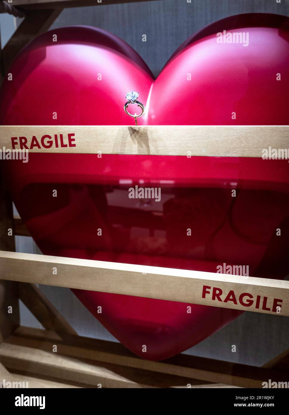 Der Tiffany & Co. Flagship-Juwelierladen in der Fifth Avenue eröffnete im April 2023 in New York City, USA, seinen neu gestalteten Bereich neu Stockfoto