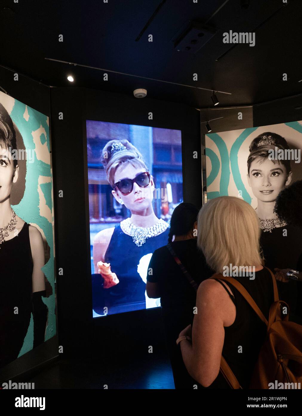 Der Tiffany & Co. Flagship-Juwelierladen in der Fifth Avenue eröffnete im April 2023 in New York City, USA, seinen neu gestalteten Bereich neu Stockfoto