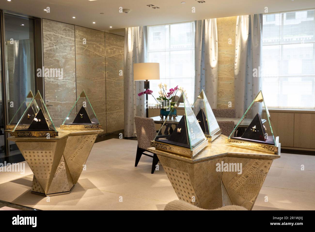 Der Tiffany & Co. Flagship-Juwelierladen in der Fifth Avenue eröffnete im April 2023 in New York City, USA, seinen neu gestalteten Bereich neu Stockfoto