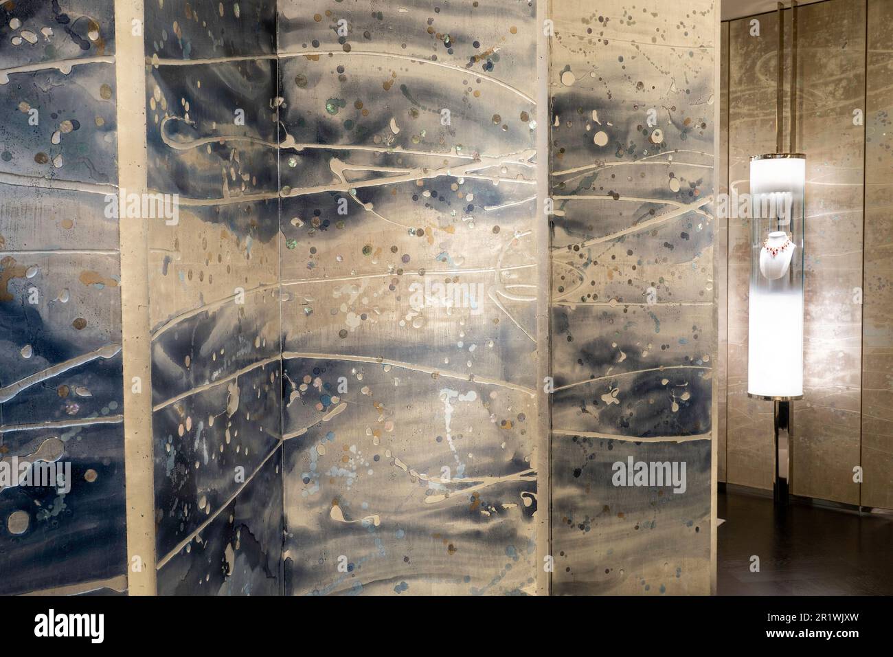 Der Tiffany & Co. Flagship-Juwelierladen in der Fifth Avenue eröffnete im April 2023 in New York City, USA, seinen neu gestalteten Bereich neu Stockfoto