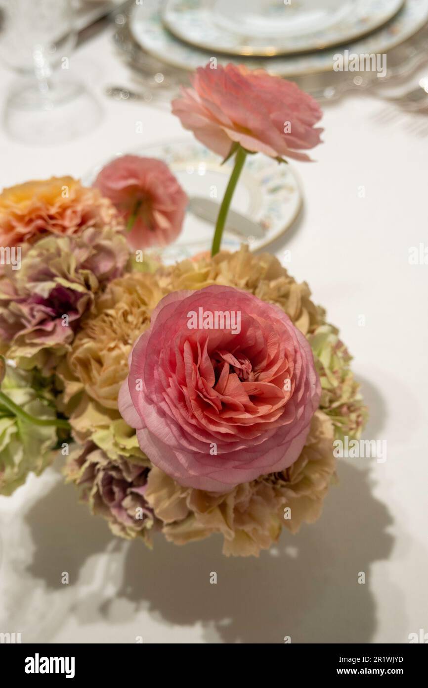 Der Tiffany & Co. Flagship-Juwelierladen in der Fifth Avenue eröffnete im April 2023 in New York City, USA, seinen neu gestalteten Bereich neu Stockfoto