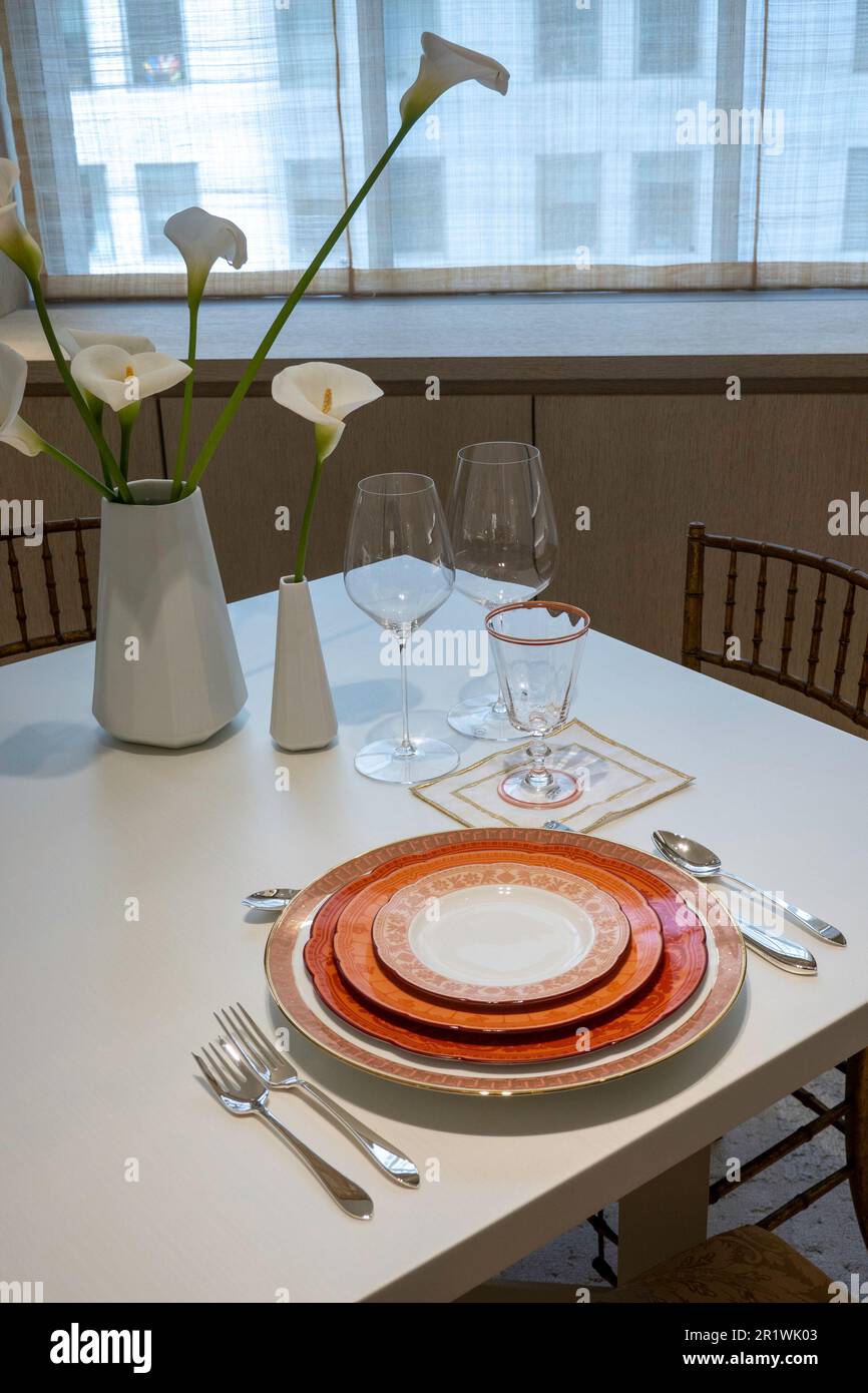 Der Tiffany & Co. Flagship-Juwelierladen in der Fifth Avenue eröffnete im April 2023 in New York City, USA, seinen neu gestalteten Bereich neu Stockfoto