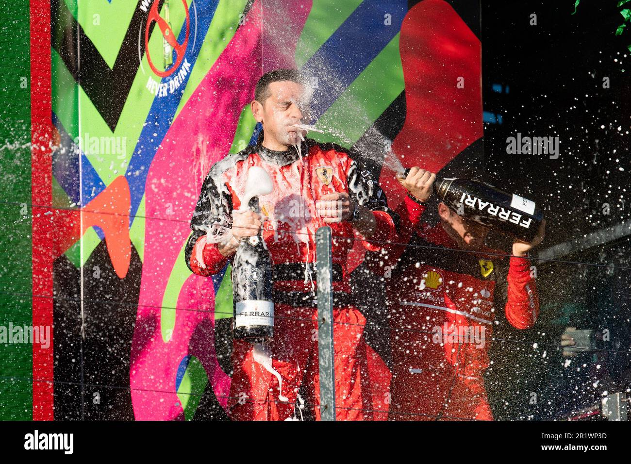 Melbourne, Australien, 10. April 2022. Die Fahrer spritzen am 10. April 2022 im Albert Park in Melbourne, Australien, nach dem Grand Prix der australischen Formel 1 Champagner auf das Podium. Kredit: Steven Markham/Speed Media/Alamy Live News Stockfoto
