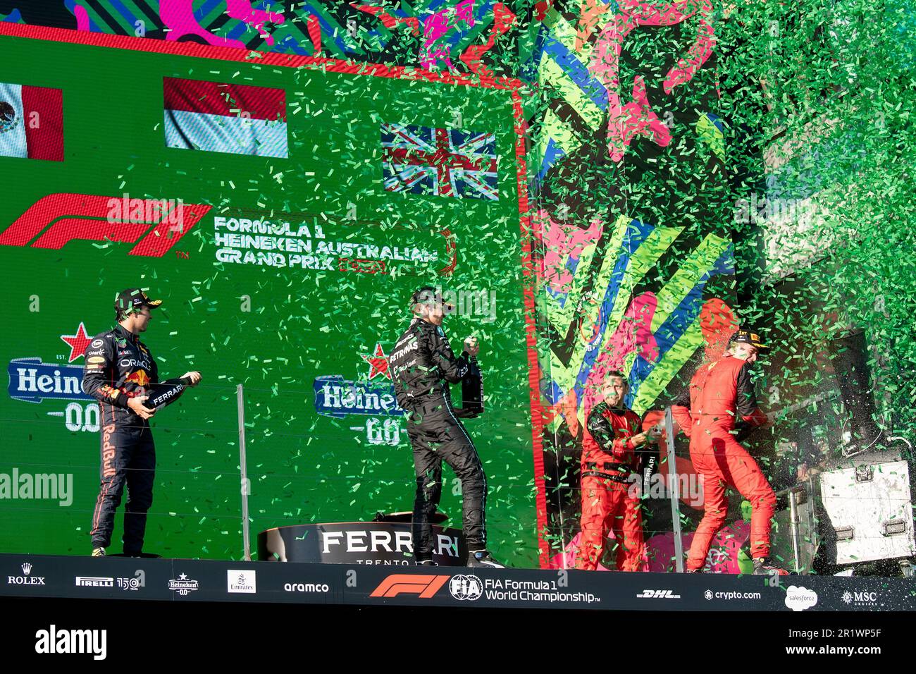 Melbourne, Australien, 10. April 2022. Die Fahrer spritzen am 10. April 2022 im Albert Park in Melbourne, Australien, nach dem Grand Prix der australischen Formel 1 Champagner auf das Podium. Kredit: Steven Markham/Speed Media/Alamy Live News Stockfoto