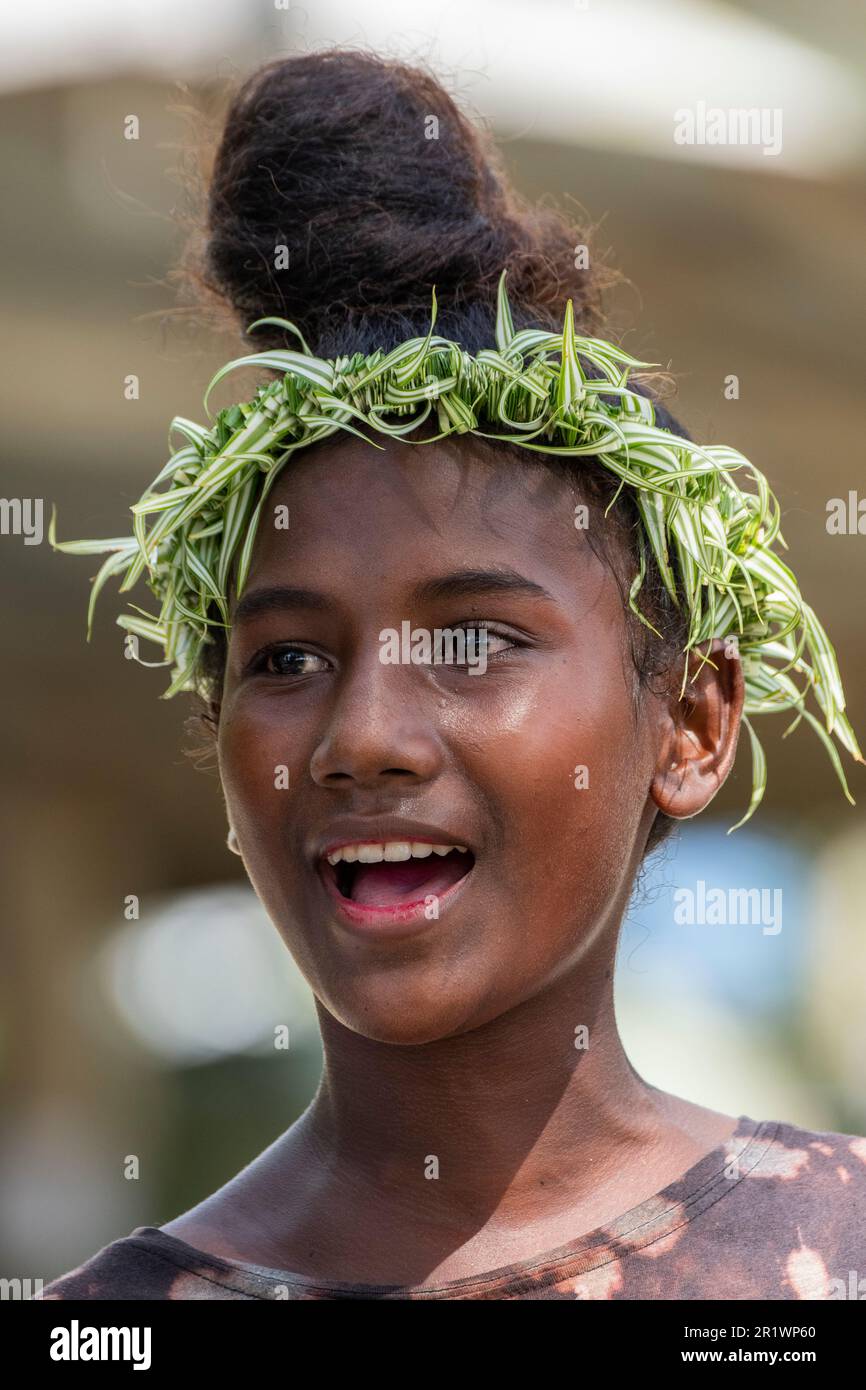 New Georgia Islands, Salomonen, Marovo Lagune, Mbili Island, Mbili Village. Attraktive Dorffrau. Stockfoto