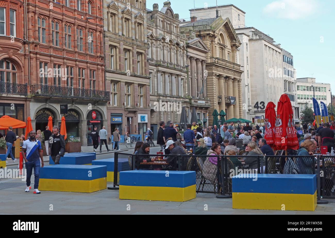 Castle Street in Liverpool, Eurovision2023 eingerichtet, mit blauen und gelben Barrieren, Merseyside, England, GB, L2 0NR Stockfoto