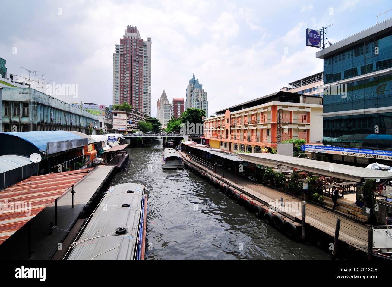 Der Saen Saep Express-Bootsservice im Zentrum von Bangkok, Thailand. Stockfoto