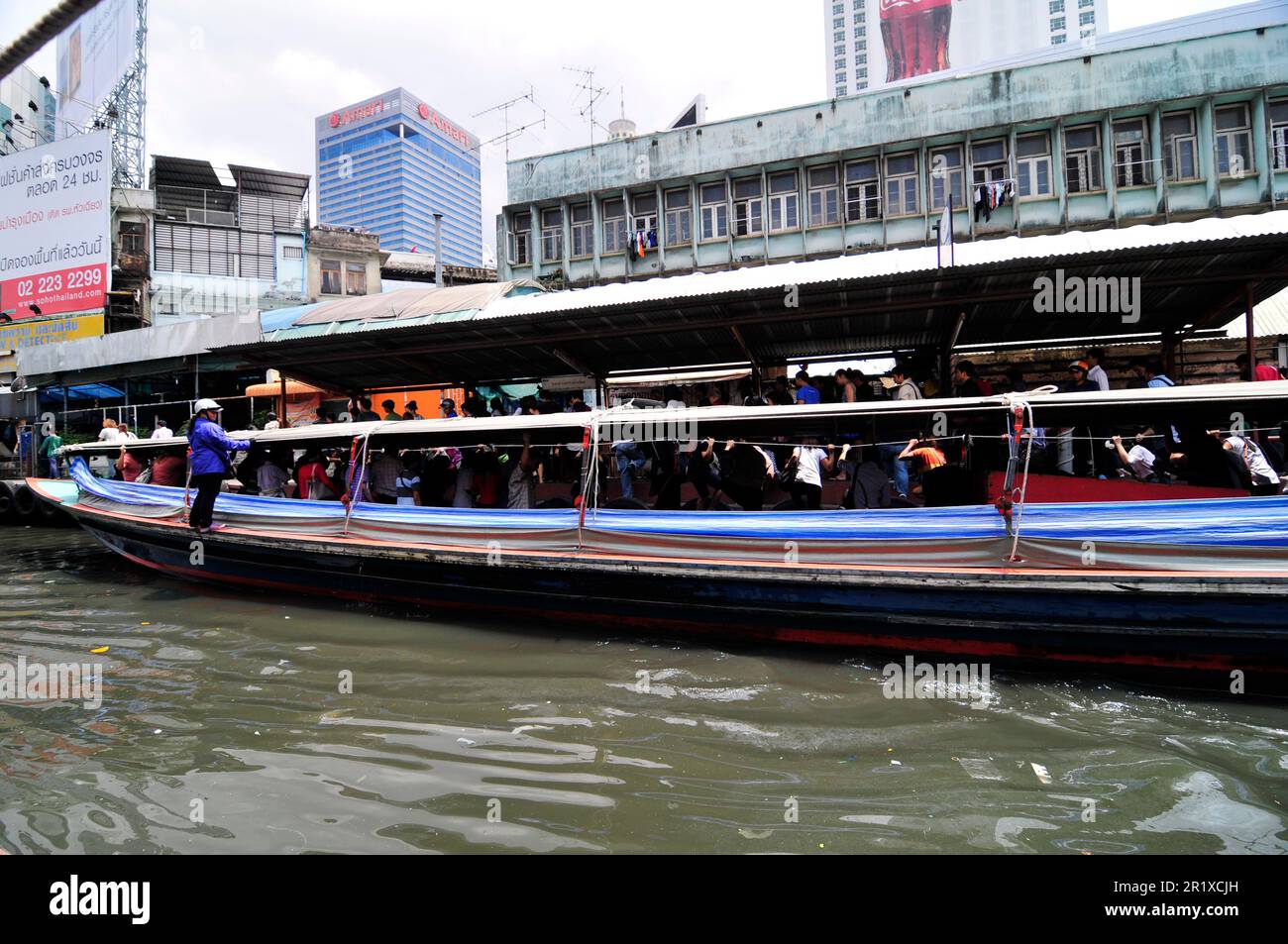 Der Saen Saep Express-Bootsservice im Zentrum von Bangkok, Thailand. Stockfoto
